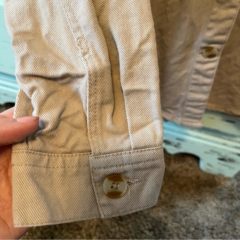 Thread & Supply Casual Button-Up Shirt in Tan. Women’s size medium. - Picture 4 of 4